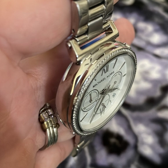 Michael Kors silver watch - Picture 2 of 5
